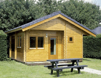Lugarde bietet neben dem Prima-Gartenhaussortiment auch ein umfassendes Sortiment Blockhütten in den Holzstärken 44 mm und 68 mm an.